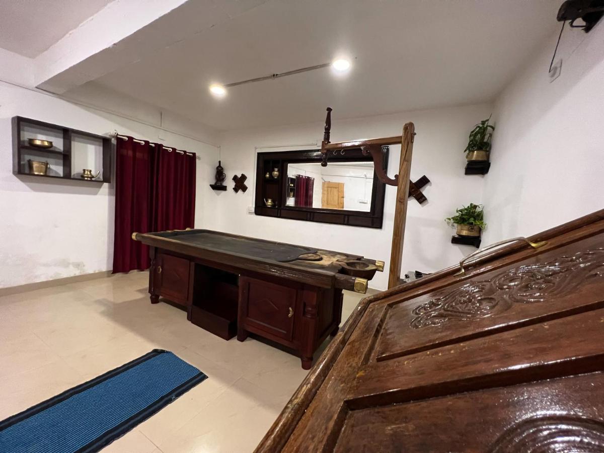 Vedha Ayurvedic Panchakarma Treatment Centre Hotel Alappuzha ภายนอก รูปภาพ