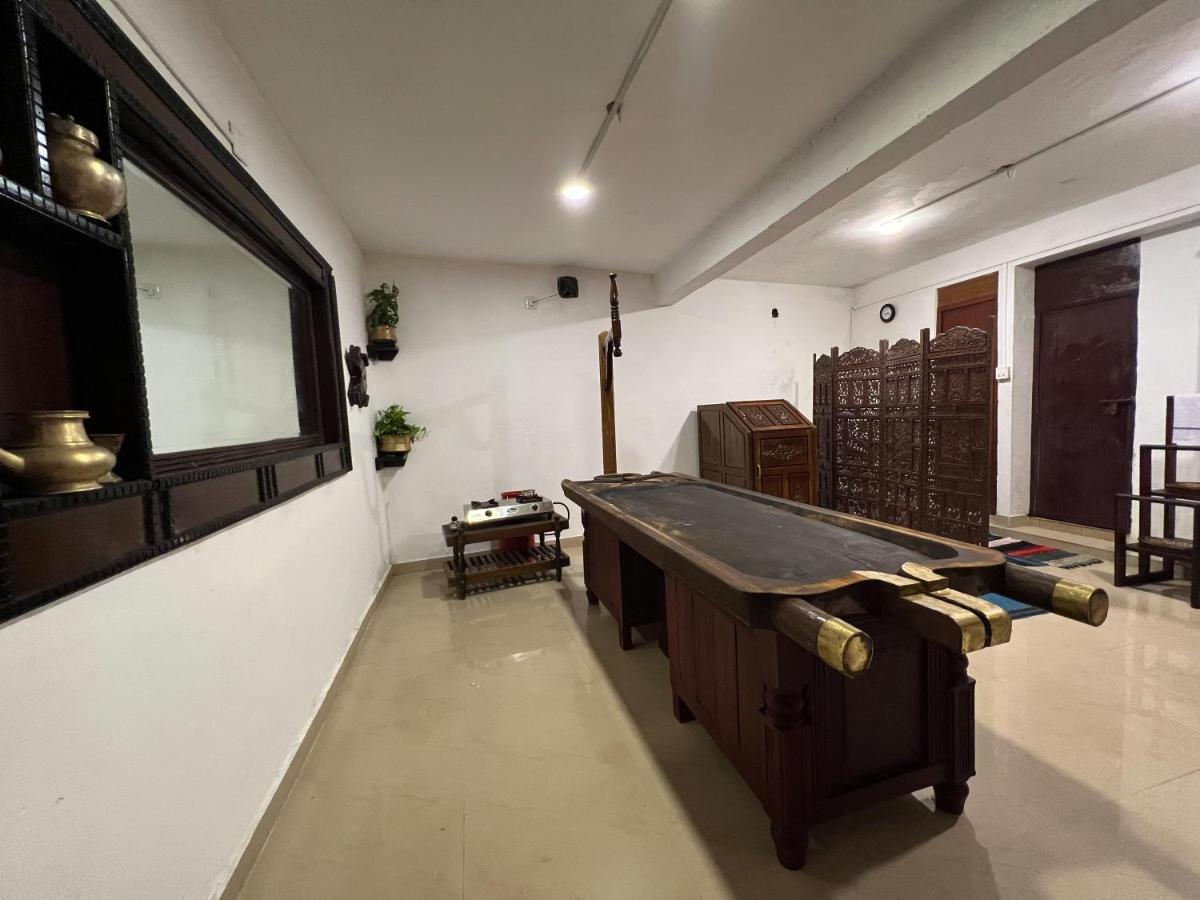 Vedha Ayurvedic Panchakarma Treatment Centre Hotel Alappuzha ภายนอก รูปภาพ