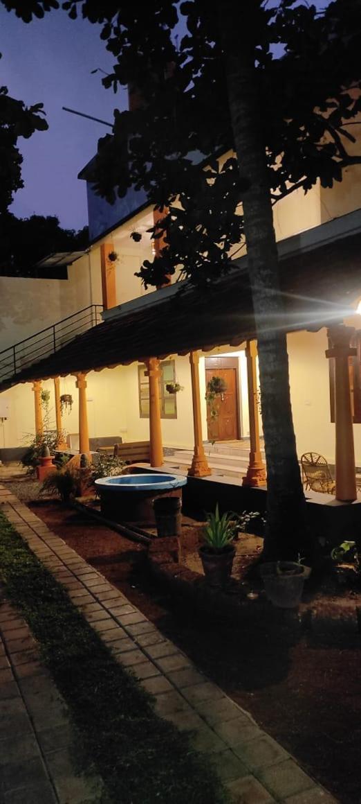 Vedha Ayurvedic Panchakarma Treatment Centre Hotel Alappuzha ภายนอก รูปภาพ